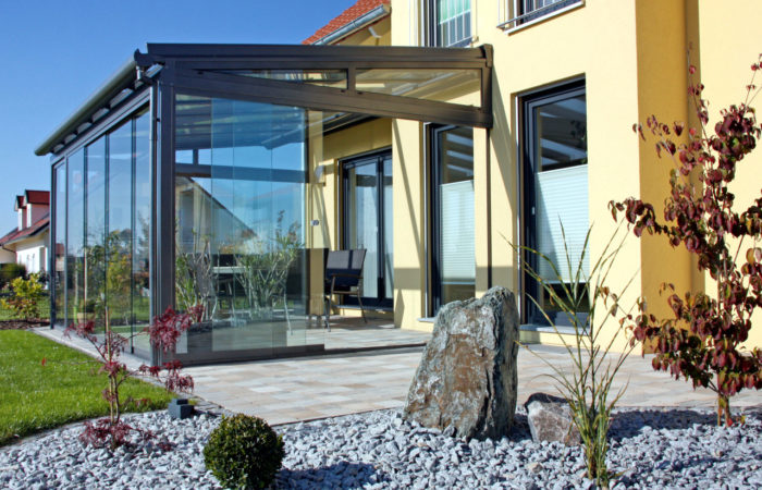 Alu Sommergarten mit VSG Glas und Ganzglas-Schiebetüren Erhardt T
